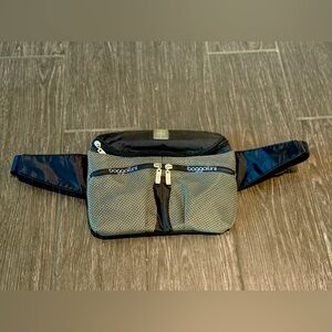 Baggallini Hustle Convertible Waist Bag